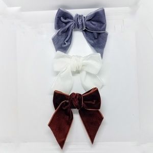 Neutral Velvet Bow Set Great for Work or School!